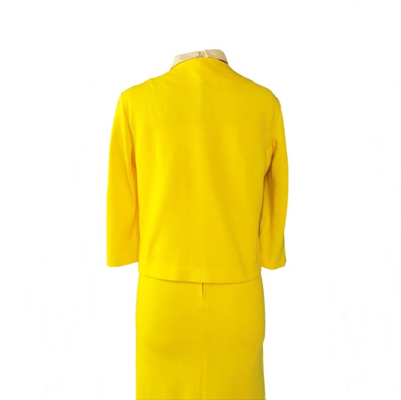 Vintage 1970s canary yellow and beige shift dress… - image 9