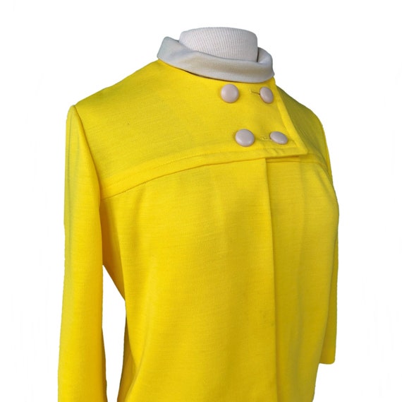 Vintage 1970s canary yellow and beige shift dress… - image 5