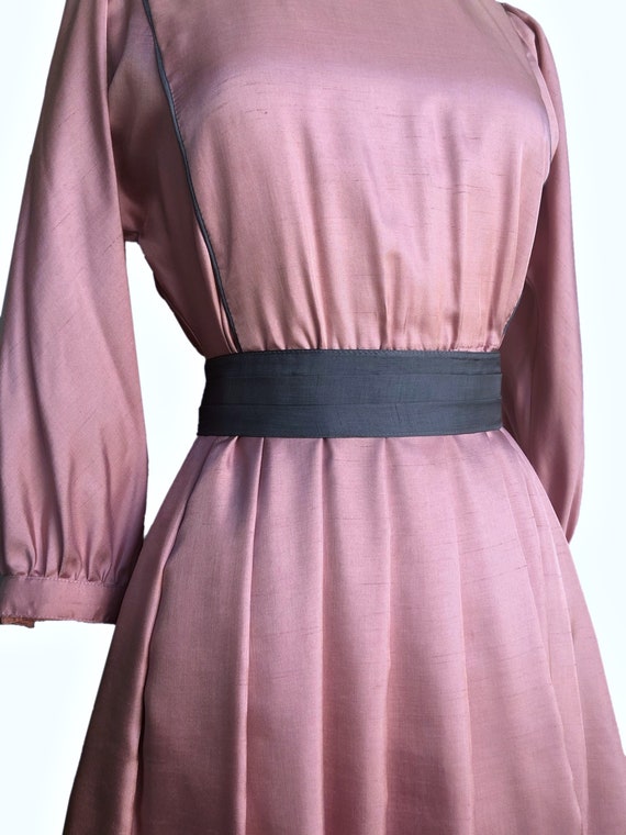 Vintage 80s ash rose pink silky pleated dress| Jo… - image 7