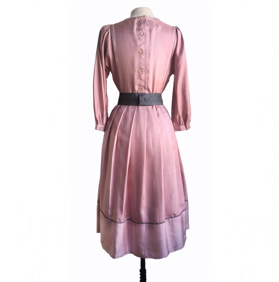 Vintage 80s ash rose pink silky pleated dress| Jo… - image 4