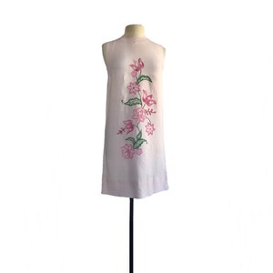 Vintage 60s pastel pink shift dress with pink & green floral embroidery Twiggy mod dress image 2