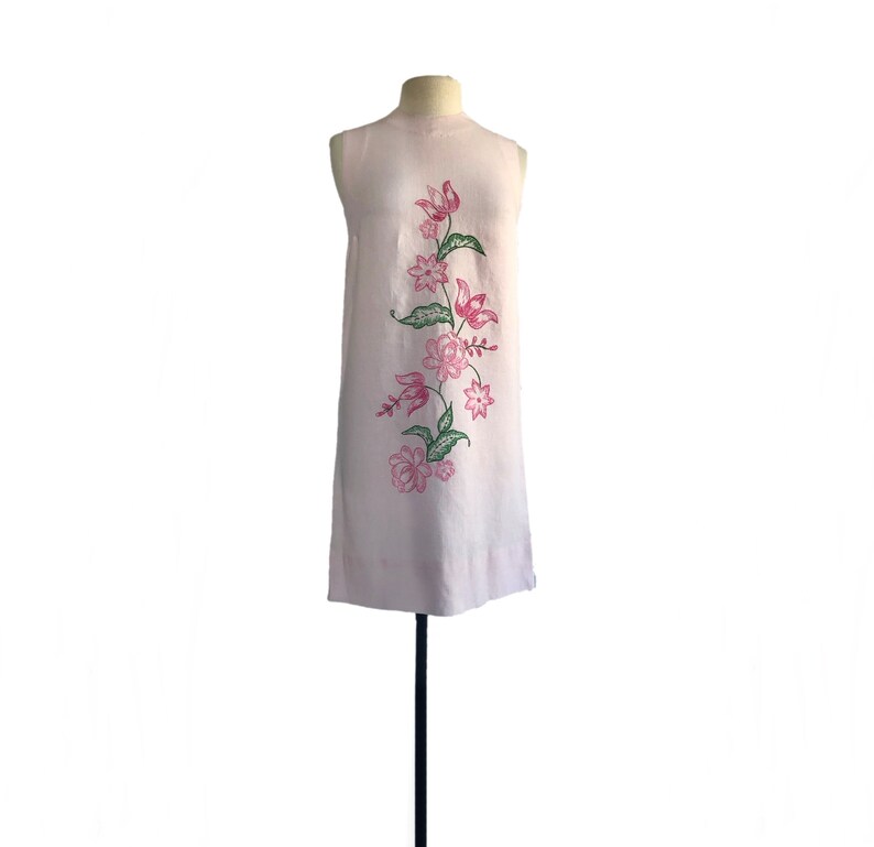 Vintage 60s pastel pink shift dress with pink & green floral embroidery Twiggy mod dress image 2