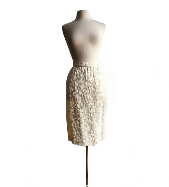 Vintage 60s ivory pencil skirt/ crepe skirt/ text… - image 7