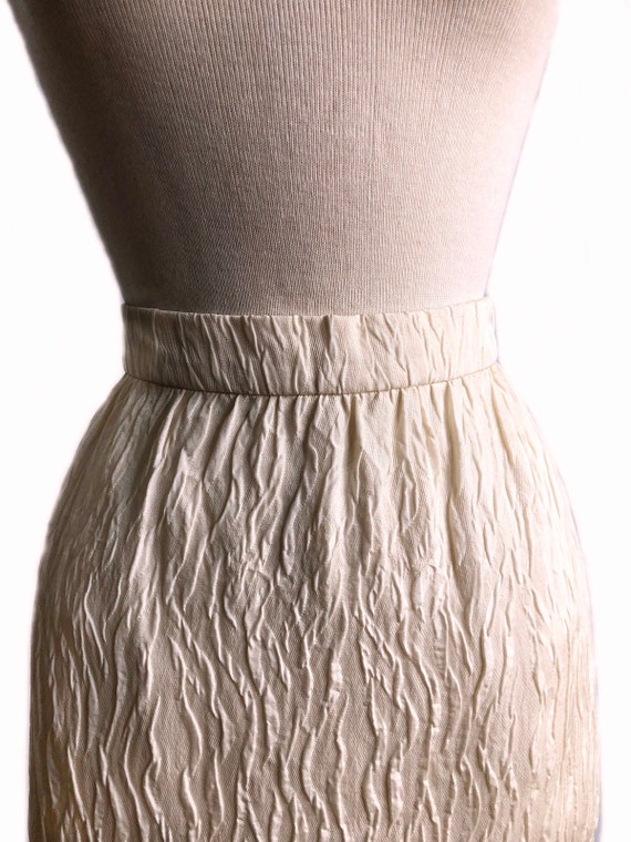 Vintage 60s ivory pencil skirt/ crepe skirt/ text… - image 5