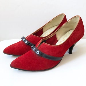 Vintage 50s red suede kitten heels| 1950s red shoes| Fashion Elite| leather bow accent| Made in USA| size 5-5.5| Mrs Maisel shoes
