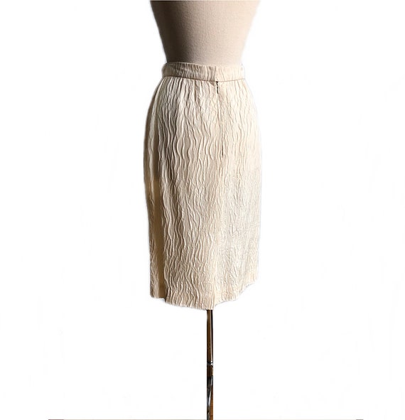 Vintage 60s ivory pencil skirt/ crepe skirt/ text… - image 8