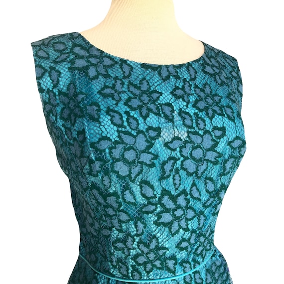 Vintage 60s green & blue floral lace sheath dress… - image 4