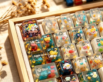 Copritasto artigianale in resina, con design a tema anime e creature fantastiche, accessorio personalizzato per tastiera meccanica, regalo perfetto per appassionati di videogiochi.