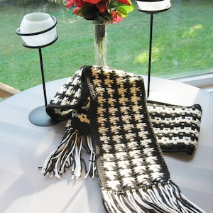 Black & Off-White Crochet Houndstooth Scarf Pattern image 1