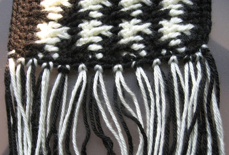 Black & Off-White Crochet Houndstooth Scarf Pattern image 5