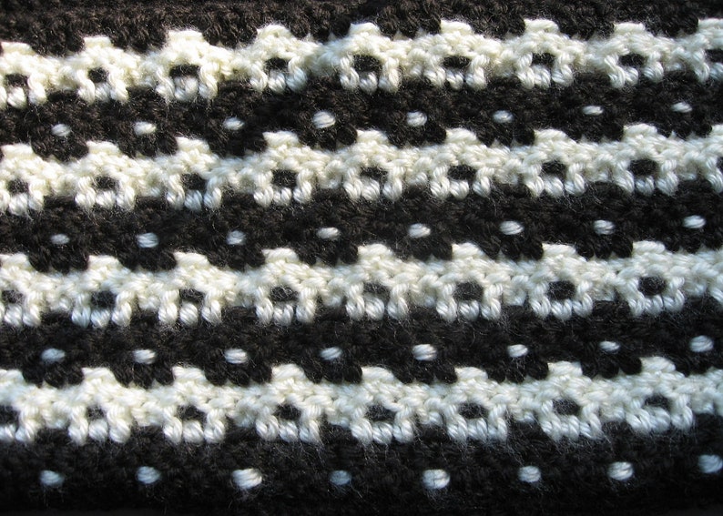 Black & Off-White Crochet Houndstooth Scarf Pattern image 4