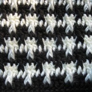 Black & Off-White Crochet Houndstooth Scarf Pattern image 3