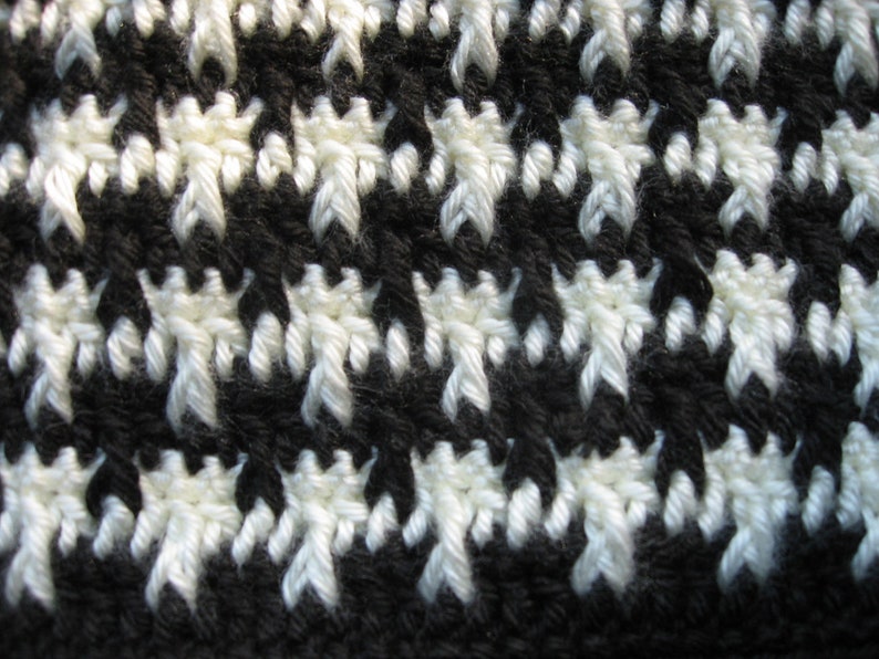 Black & Off-White Crochet Houndstooth Scarf Pattern image 3