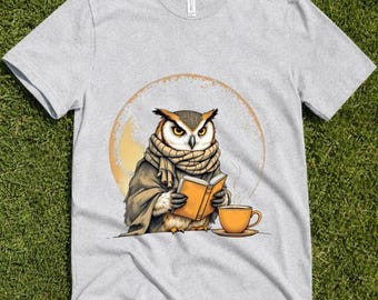 居心地の良い読書フクロウTシャツ、フェイクゴールドプリント、ダークアカデミアアパレル、読書好きへのギフト