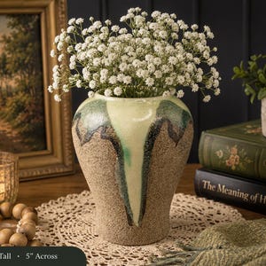 Vintage-Studiokeramikvase | 18 cm große, handgefertigte Kunstkeramikvase | Vase mit Tropfglasur | Rustikal-moderne Wohndekoration | Steingutvase