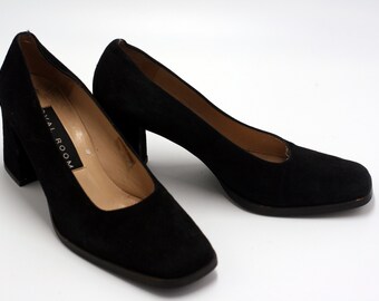ladies black suede pumps