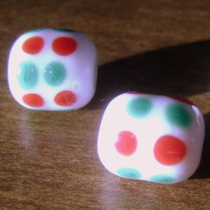 Bead Pattern 79: Frankish dotty barrel bead (reproduction)