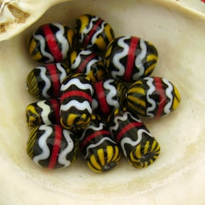 Bead Pattern 28: Viking multicolor barrel bead (reproduction)