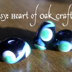 Bead Pattern 80: Black Frankish bead with waves (reproduction)