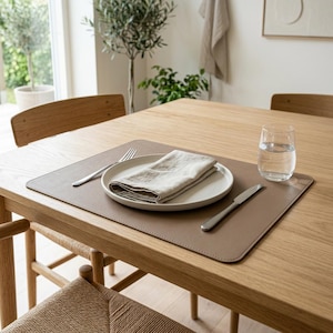 6er-Set individuell gestaltete Tischsets aus geprägtem Leder, personalisierbares Tischset aus Leder, individuell gestaltbare Tischsets, handgefertigte runde Schreibtischunterlage aus Leder