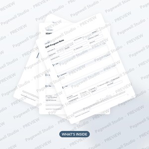 Op de afbeelding: Een stapel witte papieren formulieren getiteld DAP Progress Note, met velden voor cli&euml;ntgegevens, geboortedatum, diagnose, sessiegegevens, beoordeling en plan, met een donkerblauwe knop onderaan met het label WHAT'S INSIDE.