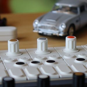 3D Printed Chunky Knobs for Teenage Engineering OP-1 Field, Set of 4 Replacement Synth Knobs, OG OP-1 Style Knob Mod, Custom Caps - White