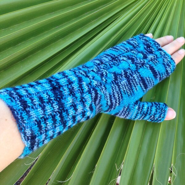 Hand Knitted Fingerless Mittens Gloves Women Sise M Blue color Warm and nice