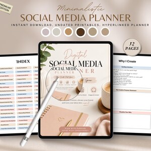 Pode incluir: Um planejador digital de redes sociais exibido em três telas de tablet. O planejador inclui uma página de índice, uma capa com efeito de lupa e uma página Why I Create. O design utiliza uma paleta de cores neutras com tons de bege, marrom e branco, incluindo uma caneta stylus e 52 páginas de conteúdo sem data com hiperlinks.