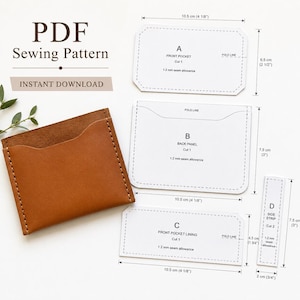 Puede incluir: Un tarjetero de cuero marrón junto a un patrón de costura en PDF con las etiquetas A, B, C y D. El patrón incluye dimensiones en centímetros y pulgadas, líneas de doblez y detalles de margen de costura para construir los componentes.