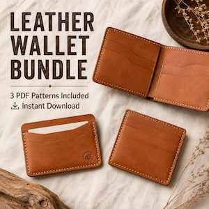 Puede incluir: Un conjunto de carteras de cuero que incluye tres diseños distintos en cuero color canela. El texto LEATHER WALLET BUNDLE 3 PDF Patterns Included Instant Download es visible. Cada cartera presenta bordes cosidos y ranuras.