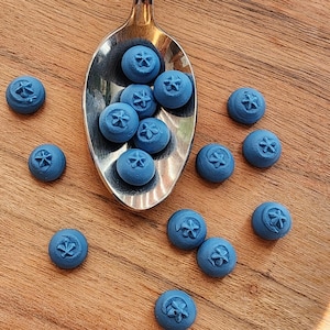 Made to order | 1 dozen half inch royal icing blueberries | Fondant blueberries | Blueberry cupcake | Blueberry cake