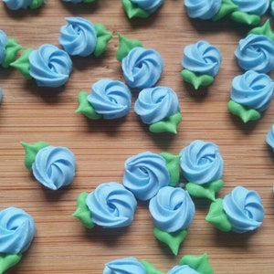 24 light blue mini royal icing rosettes | Icing roses 1/2 inch | Sugar flowers | Edible cake decorations | Cupcake toppers