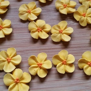 Made to order | 2 dozen small royal icing buttercup flowers | 3/4 inch | Sugar flowers | Edible cake decorations | Cupcake toppers
