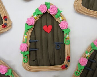 Royal icing fairy door | 1 door | 3 inches tall | Fairy cake | Edible cake decorations | Cupcake toppers