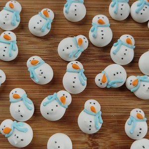 Made to order | 1 dozen royal icing snowmen | 1 inch | Cupcake toppers | Edible and handmade | Winter Christmas x-mas | Cake decorations