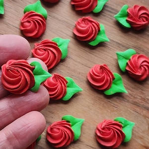 Made to order | 1 dozen 1 inch red royal icing rosettes | Icing roses | Sugar flowers | Edible cake decorations | Cupcake toppers