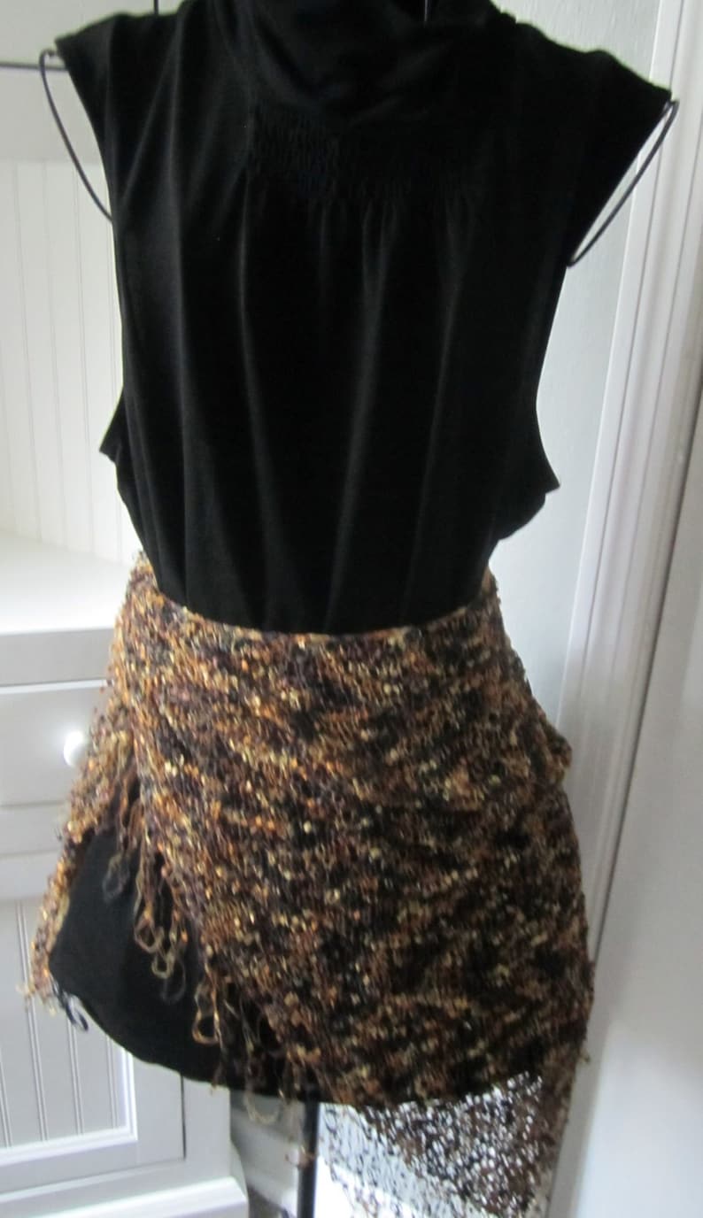 Selffringing Knitted Shawl Using Ribbon Yarn, Ladder Yarn, Trellis