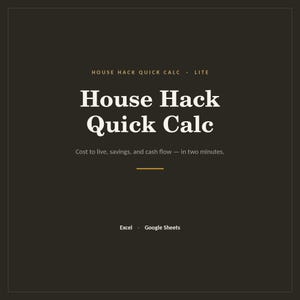 Pode incluir: Um gráfico digital castanho escuro com o texto branco House Hack Quick Calc Lite. Abaixo, o texto diz Cost to live, savings, and cash flow — in two minutes. Uma pequena linha horizontal dourada encontra-se acima das palavras Excel e Google Sheets.
