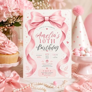 Puede incluir: Una tarjeta de invitación de cumpleaños rectangular con un gran lazo de cinta rosa en la parte superior, con el texto Amelia's 10th Birthday, Saturday 24th May 2025, 3:00 PM to 6:00 PM, Amelia's House, 789 Blossom Way, Alpharetta, GA 30009 y RSVP.