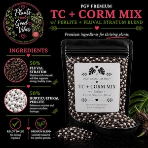 Puede incluir: Una bolsa negra resellable y un pequeño cuenco negro llenos de una mezcla TC + Corm, compuesta por un 50% de tierra volcánica marrón oscura Fluval Stratum y un 50% de perlita hortícola blanca. La etiqueta muestra el texto PGV Premium TC + Corm Mix.