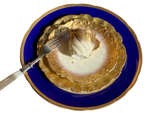 6 Antique Minton Dinner Plates,Cobalt Blue Border w Embossed Neoclassic Gilt Embellishments, Scalloped Rims, Fancy Set,Circa 1891 1932