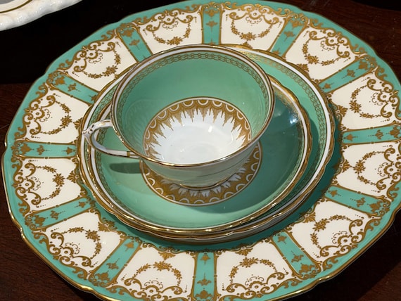 1922 Royal Doulton Ornate Green Gilded China Plates-Vintage 6-piece Set for Elegant Dining