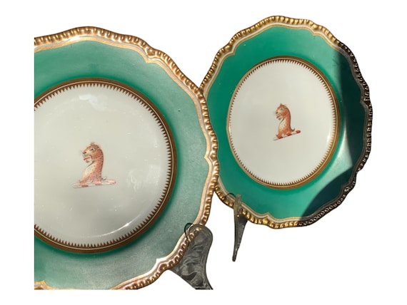 Rare Pr Antique English Wall Plates, Rich Green Border, Hand Painted Leopard Armorial Crest Gilded Scalloped Rims, Home Decor, Circa 1810