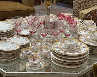 Noritake Veranda 85-piece China Set: Pink and Yellow Floral