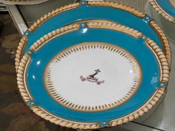 Rare Heraldic Antique Worcester 13Pc Plate Set: Turquoise Border Gilded Scalloped Rims Armorial Center