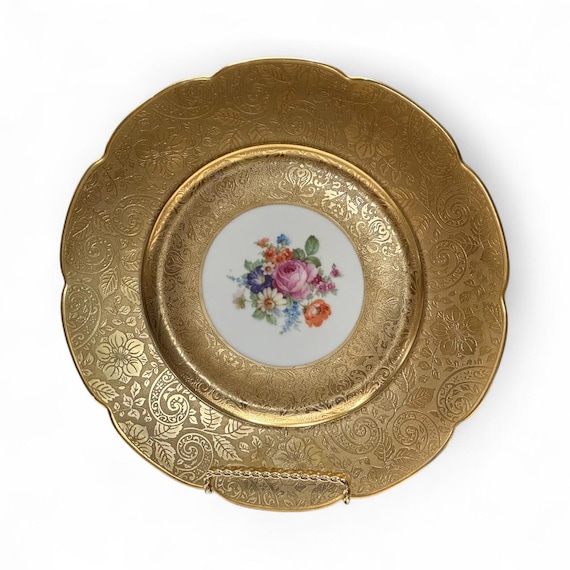 Elegant Bavarian Gilded Floral Dinner Plates: Holiday TableDecor for Festive Gatherings