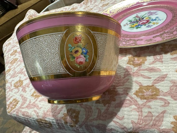 1800s Pink Davenport Cachepot: Floral Medallions Gilt Embellishments
