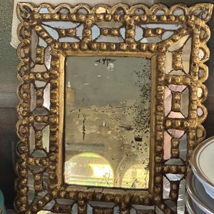 Vintage Wood Frame GoldLeaf Wall Mirror w  Scalloped Rims ,14 Inches, Timeless Quality, Decorative for Living Room, Bedroom,Sunroom Walls,