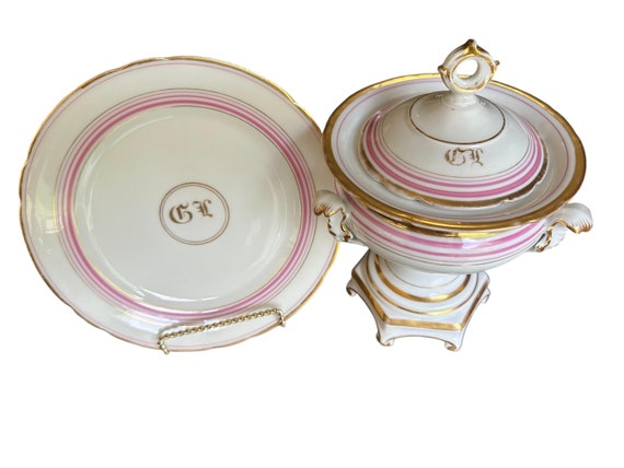 Rare Classic Pink Old Paris Monogrammed Dessert Set w 6 Scalloped Gilded Dessert Plates and Rare Lidded Sauce Tureen, Pastry Chef, C 1860s