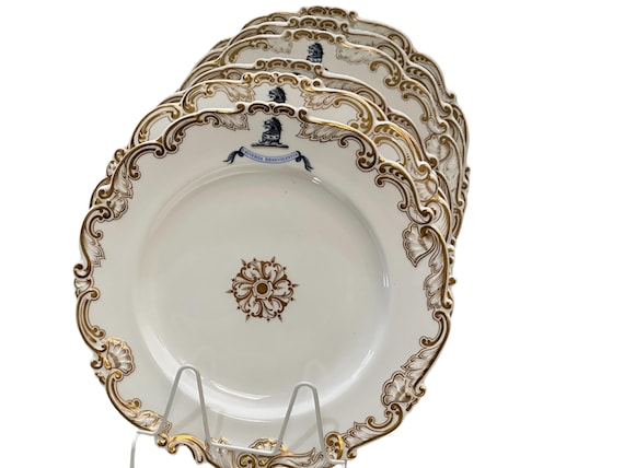 Rare Antique Chamberlain Worcester Armorial Dinner Plates: Lion Crest Gilded Scalloped Rims 19th Century